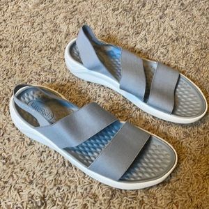 Like new womens lite ride Croc sandals